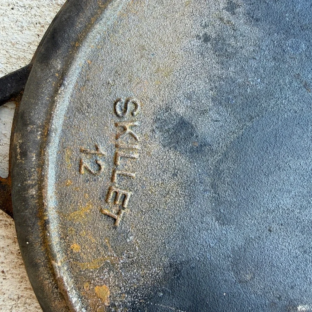 Cabelas Cast Iron Skillet Set 12 and 12D Deep Skillet Black 2 Piece Cookware